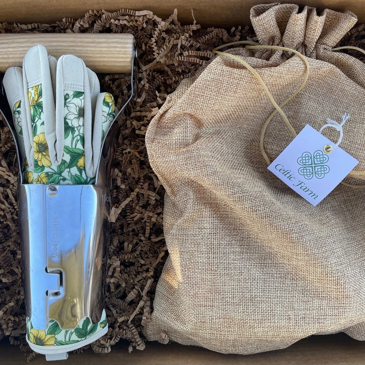Daffodil Garden Gift Box - Daffodils, Bulb Planter and Gloves