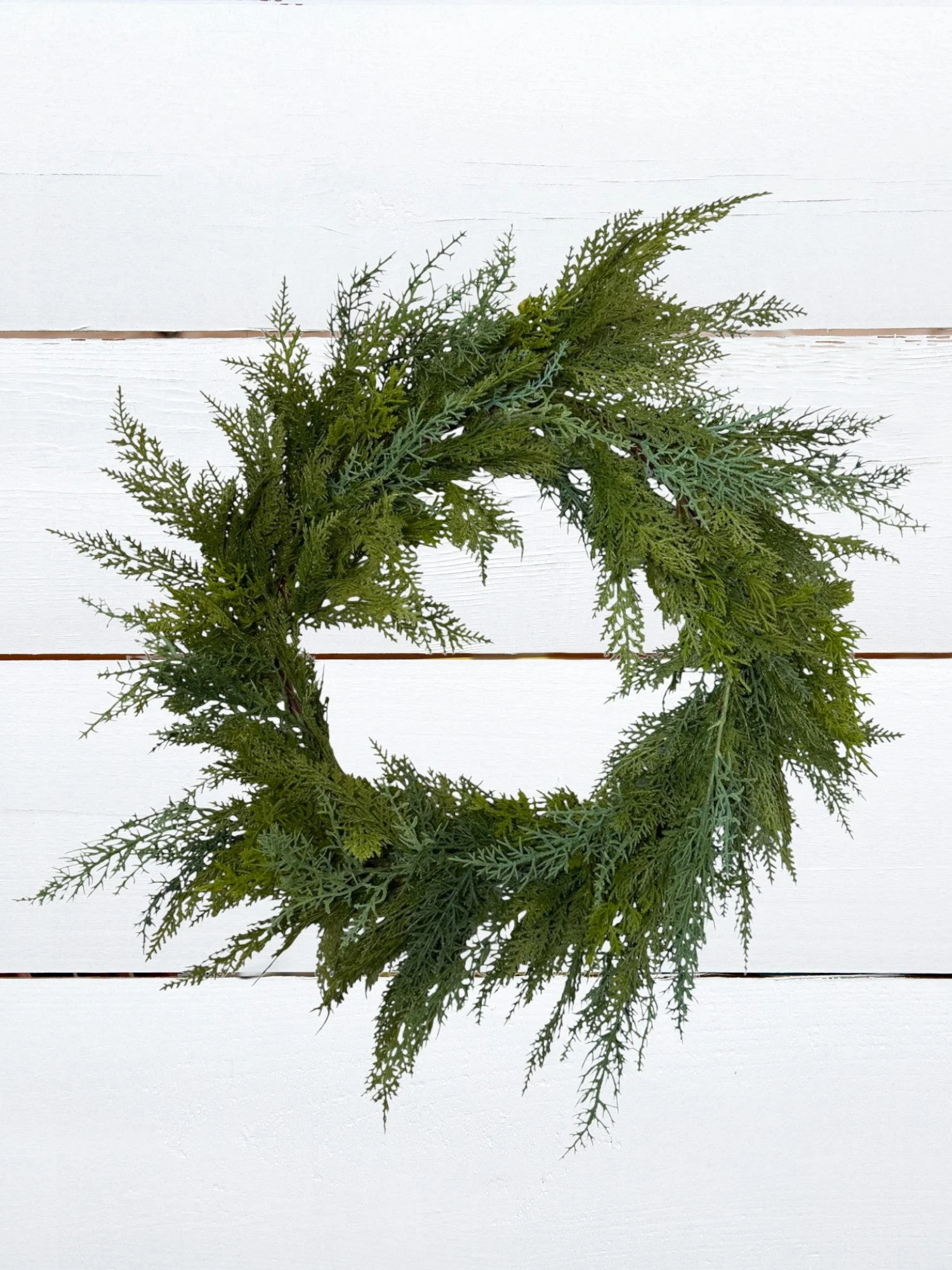 Deluxe Cedar Wreath – 22" (Artificial)